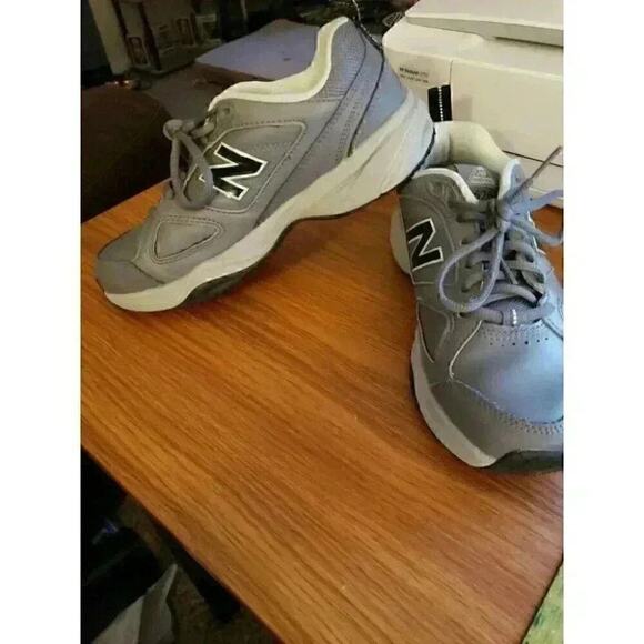 New Balance WID626W2 Leather Low Top slip resistant, Grey/Blue, Size 6.5 A31 - Picture 1 of 8